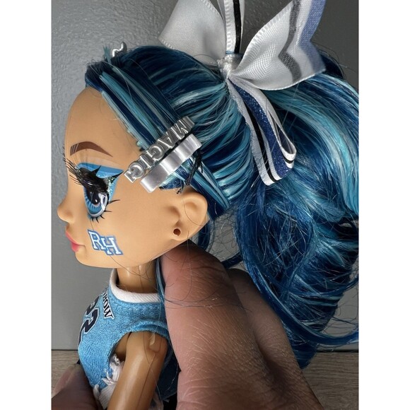 RAINBOW HIGH Fashion Doll Cheerleader Skylar Bradshaw #22 w/Outfit,Jacket,Shoes - Picture 6 of 6